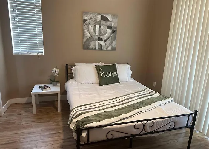 2br 15 Mins To Downtown With Pool &