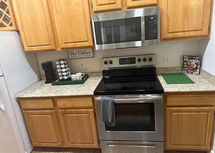 2br 15 Mins To Downtown With Pool & Apartment