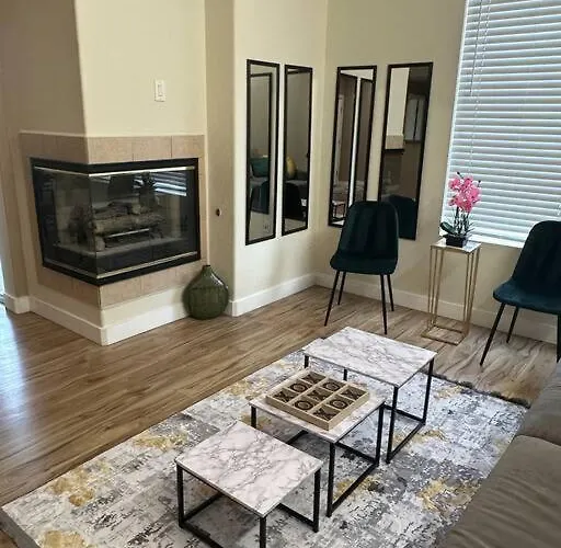 2br 15 Mins To Downtown With Pool &